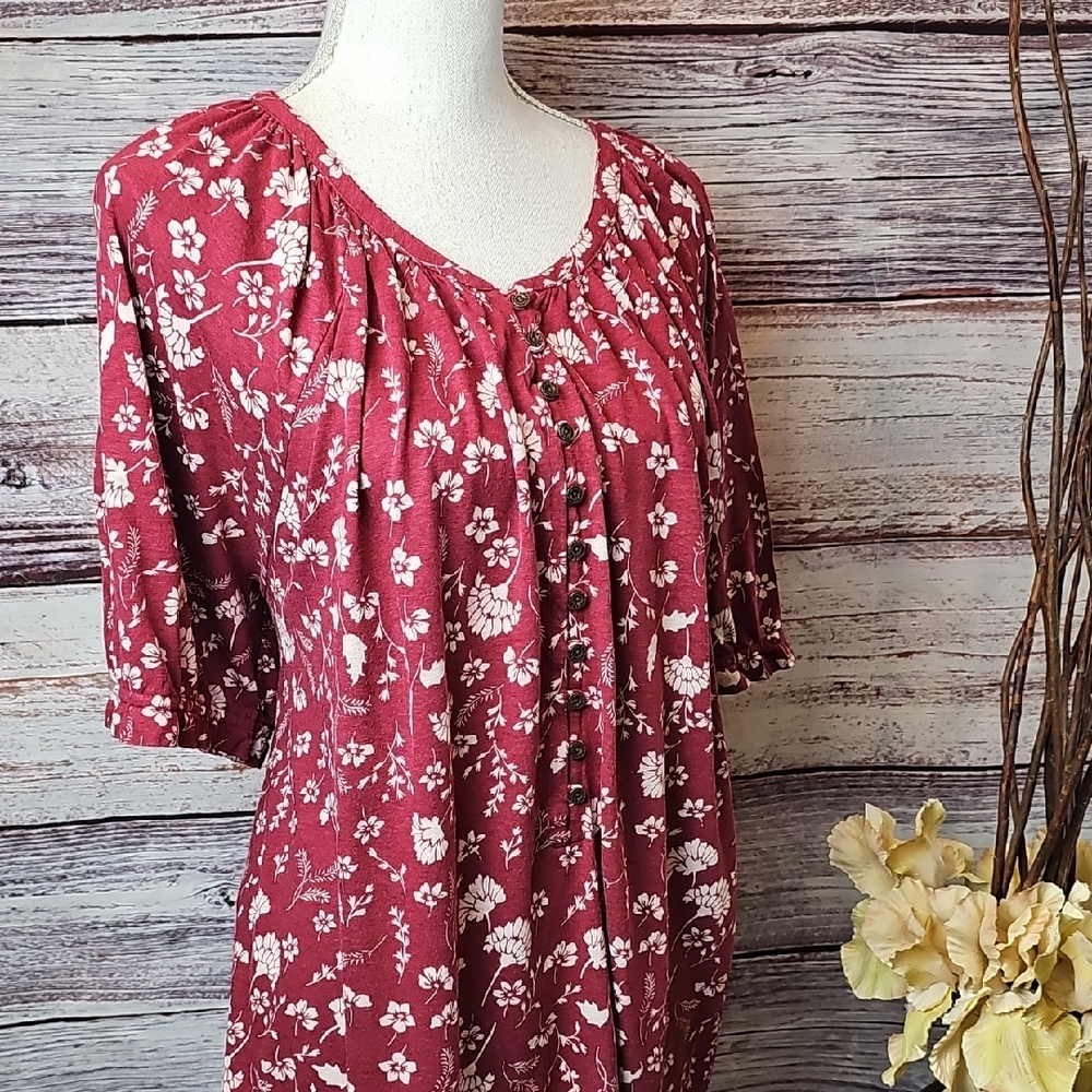 LUCKY BRAND BRICK RED FLORAL SHORT SLEEVE PULLOBER TOP